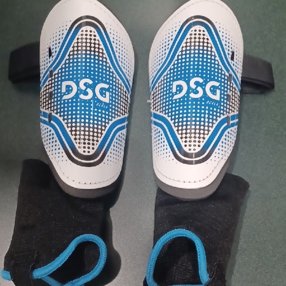 DSG Blue and Black Shin Guards - Picture 1 of 2
